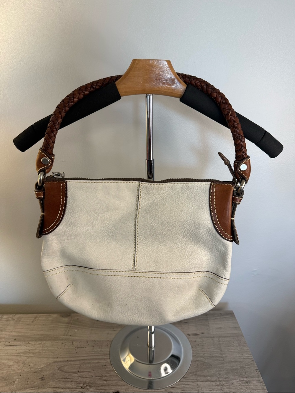 Fossil White Leather Shoulder Bag with Brown Braided Handle